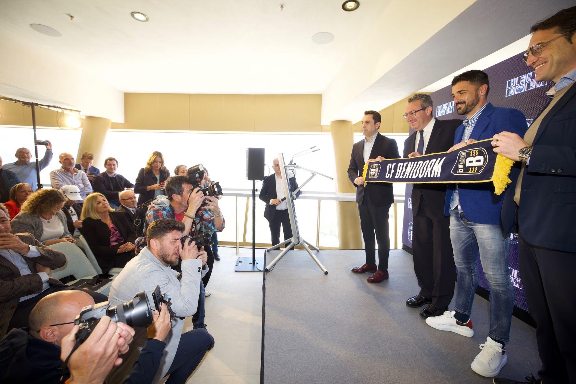 Así fue la presentación de David Villa para el 'nuevo' CF Benidorm