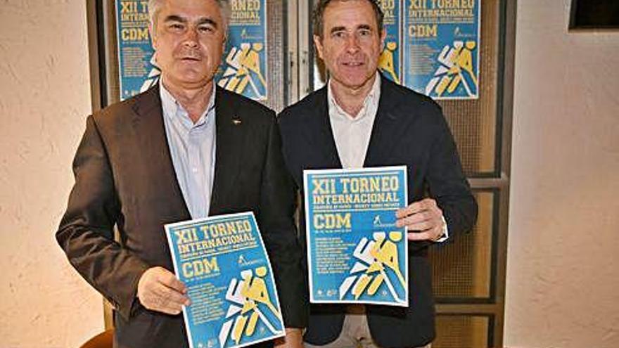 Ignacio González y Kiko Alabart, en la presentación de ayer en la cervecería Estrella Galicia.