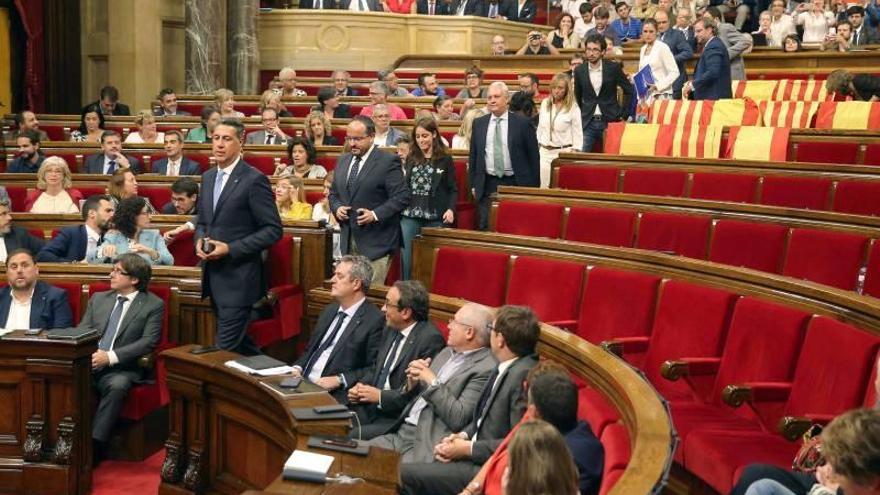 El Parlament aprueba la ley del referéndum con la ausencia de Cs, PSC y PP