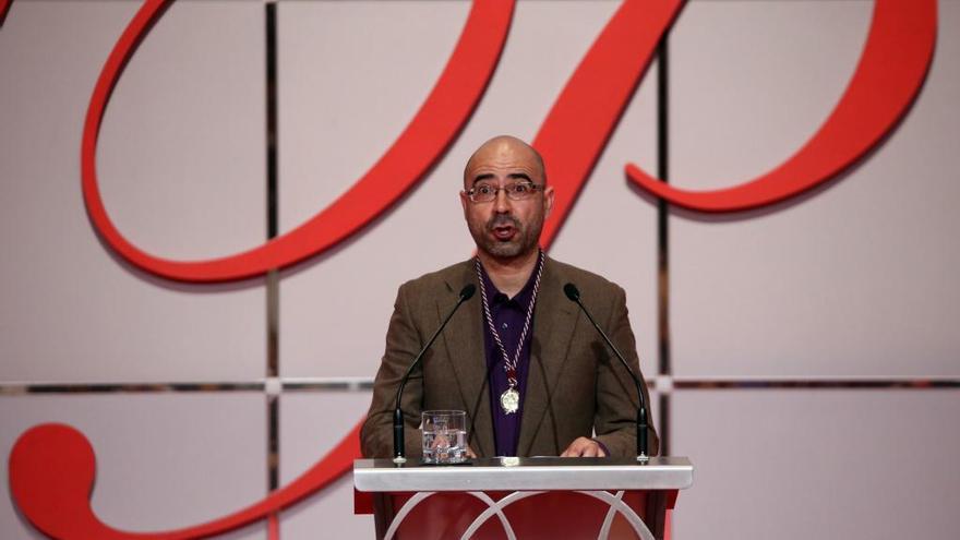 El poeta Óscar Esquivias, durante su intervención en los Premios Castilla y León.