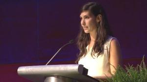 Regina Santamaria, filla del cuiner, i el president de la Generalitat, Artur Mas, amb altres comensals en el sopar benèfic que es va fer a l’Hotel Hesperia.