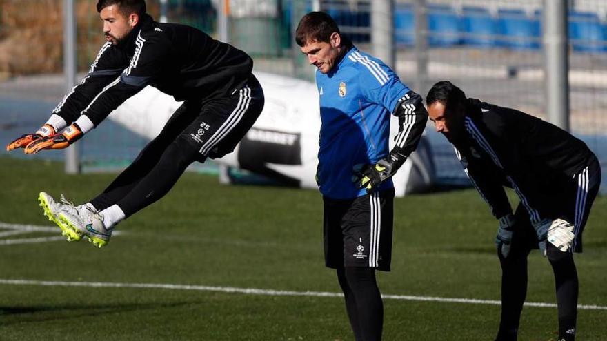 Fernando Pacheco, primero por la izquierda, junto a Iker Casillas y Keylor Navas.