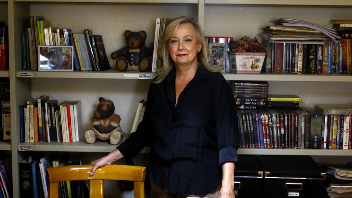 La historiadora Amparo Martínez es autora de un libro sobre los teatros de Zaragoza, entre ellos, el Teatro Principal.