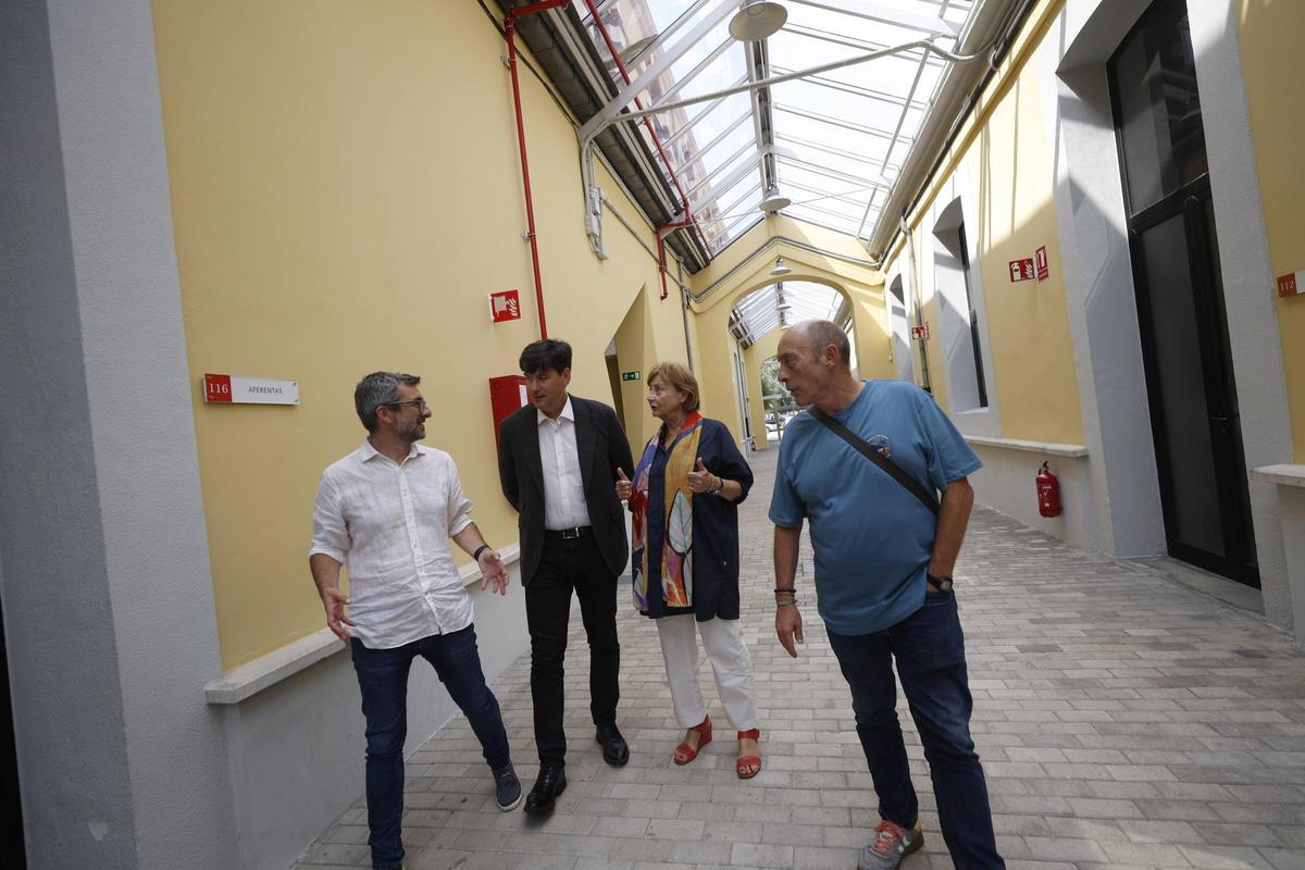 El paseo de las autoridades por el recinto.