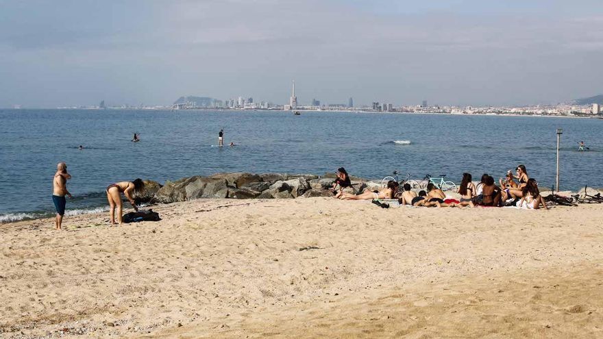 Hallado el cuerpo sin vida de una mujer en la costa de Barcelona