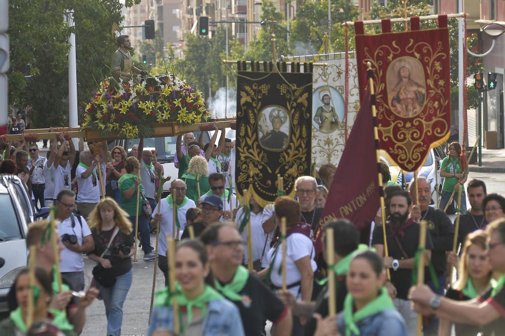 La romería de San Crispín recorre hoy las calles de El Toscar hasta su ermita.