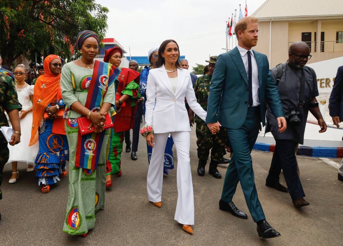 Meghan Markle, inspirada en la reina Letizia para su 'look' en su visita a Nigeria