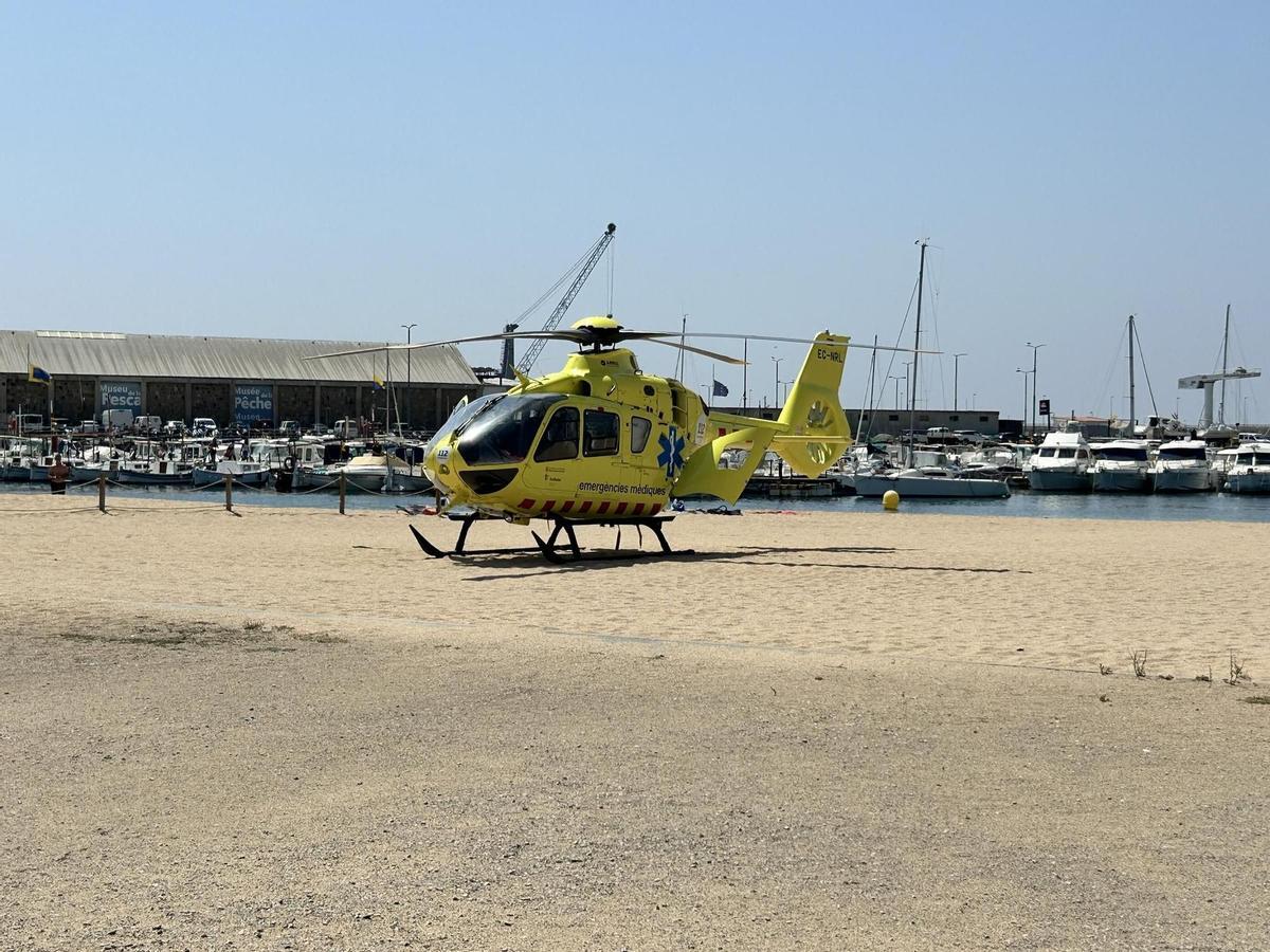 L'helicòpter del SEM atenent una emergència a Palamós, l'estiu passat.
