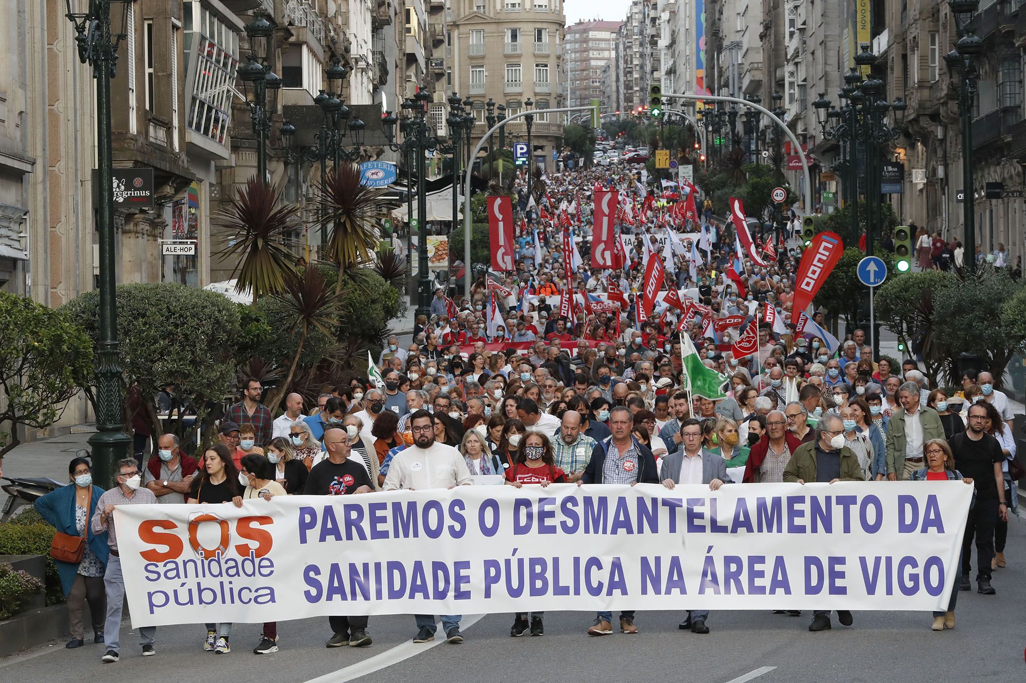 La multitudinaria protesta recorrió las principales arterias de Vigo