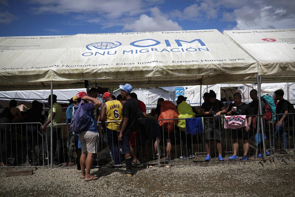 Miles de inmigrantes venezolanos varados en selva de Panamá por cierre terrestre en EE.UU