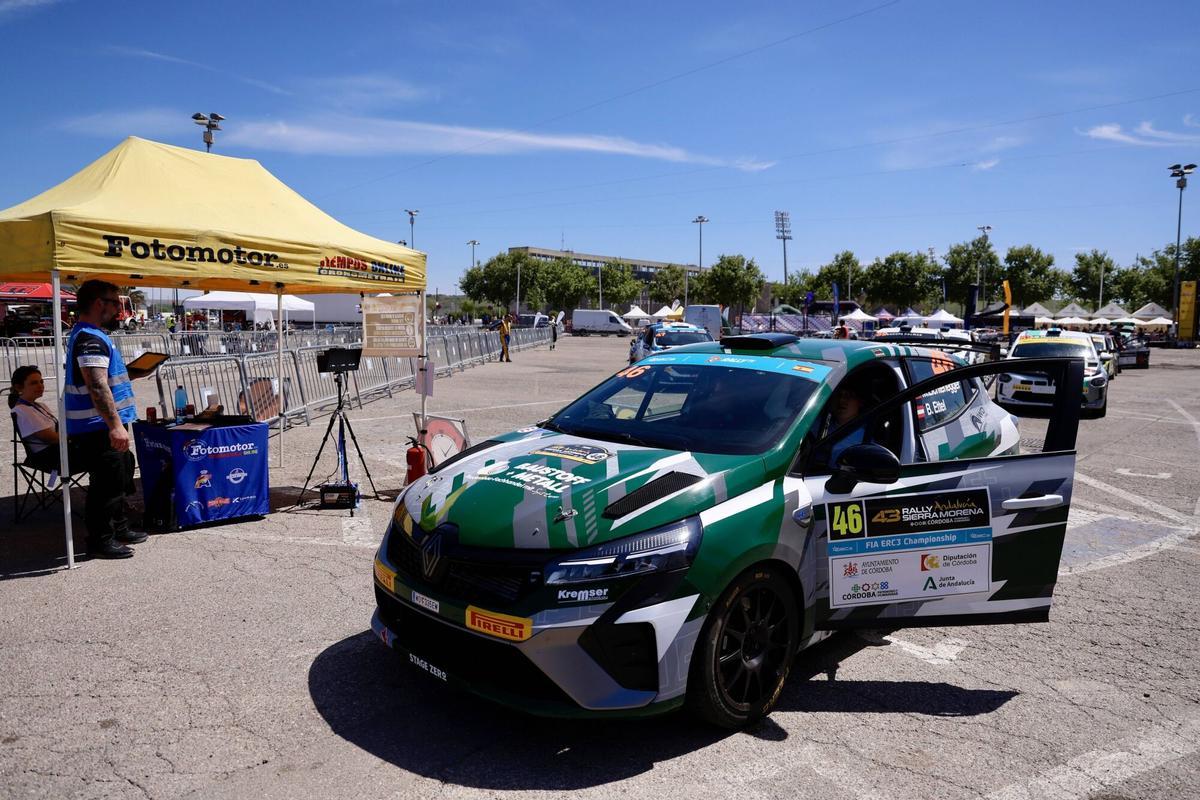 Los participantes en la prueba cordobesa salieron hacia los tramos de la tarde al mismo tiempo que llegaba el público para ver el España-Ucrania Los participantes en la prueba cordobesa salieron hacia los tramos de la tarde al mismo tiempo que llegaba el público para ver el España-Ucrania