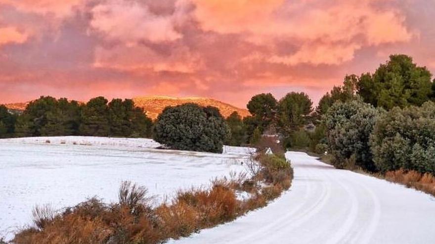 La borrasca deja un manto de nieve en la Región de Murcia