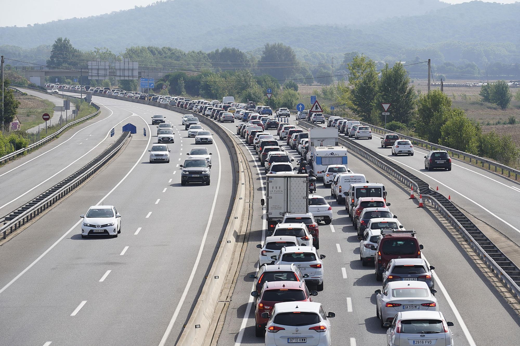 Cues a l'accés a la Costa Brava, a Vidreres