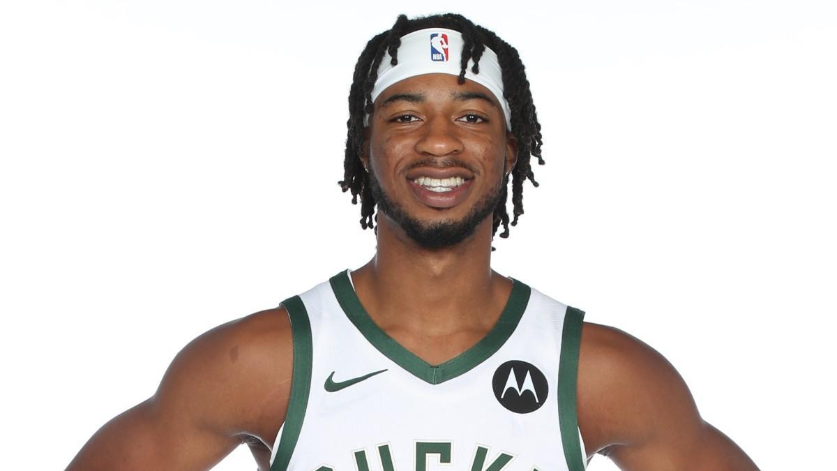 Stanley Umude ganó la Copa NBA con los Milwaukee Bucks