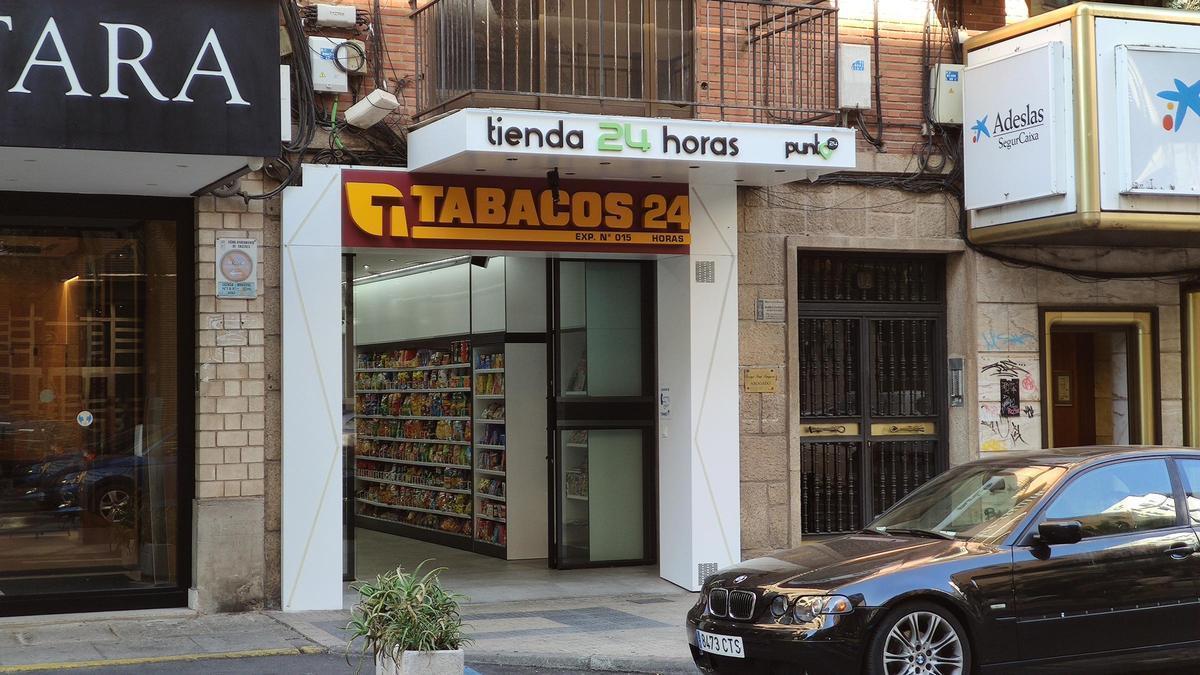 Estanco 24 horas situado en la avenida Virgen de Guadalupe.