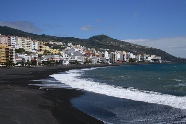 Primer chapuzón en la nueva playa de Santa Cruz de La Palma