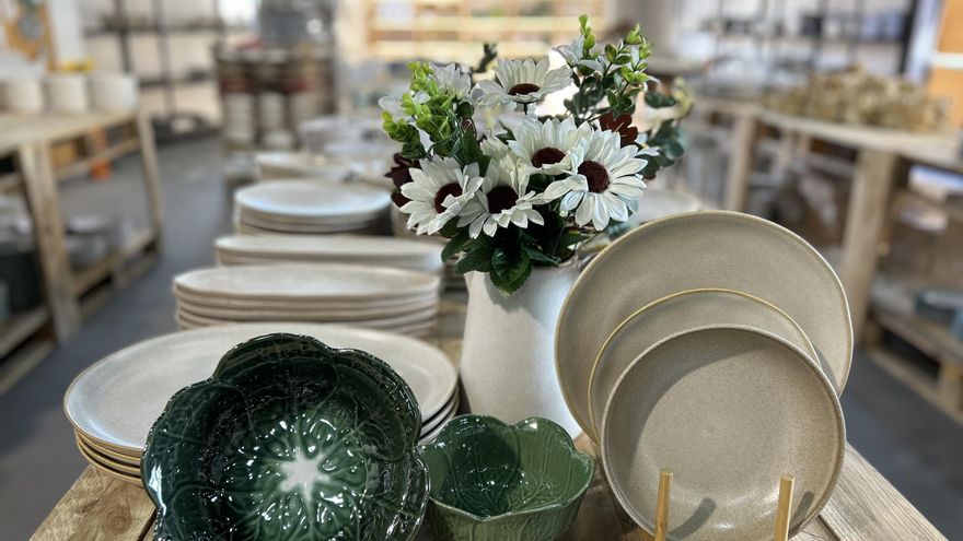 Llega a Córdoba A Mercadoría, el outlet de moda con vajilla y cerámica al peso