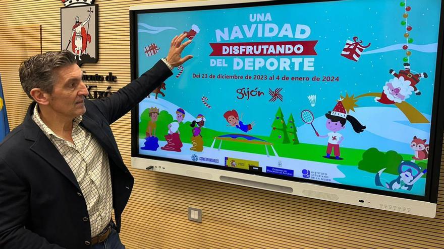 Jorge Pañeda, este lunes, presentando el programa de vacaciones deportivas navideñas. | PDM