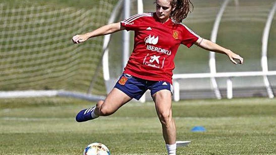 Teresa Abelleira durante un entrenamiento con la selección en Las Rozas.