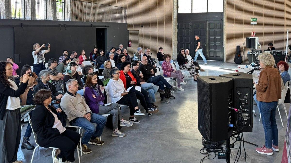 HOMENAJE A BEGOÑA CAAMAÑO | Homenaje en Santiago a Begoña Caamaño, luz del periodismo
