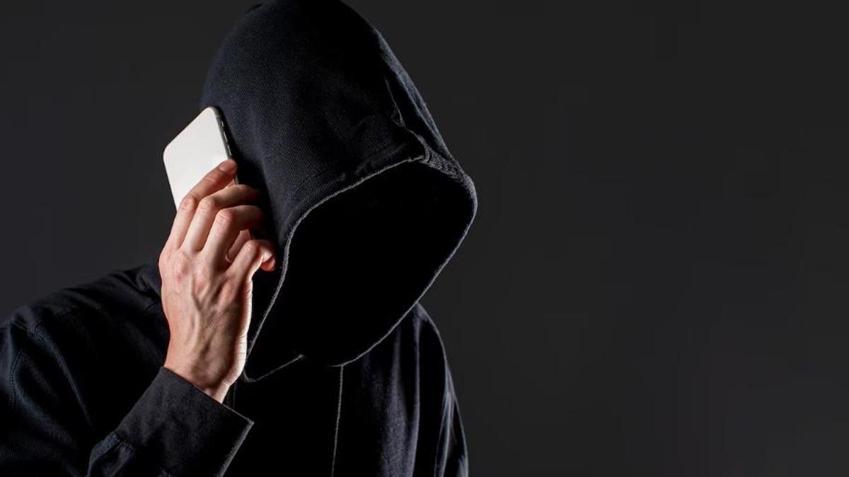 Qui hi ha darrere aquesta trucada?