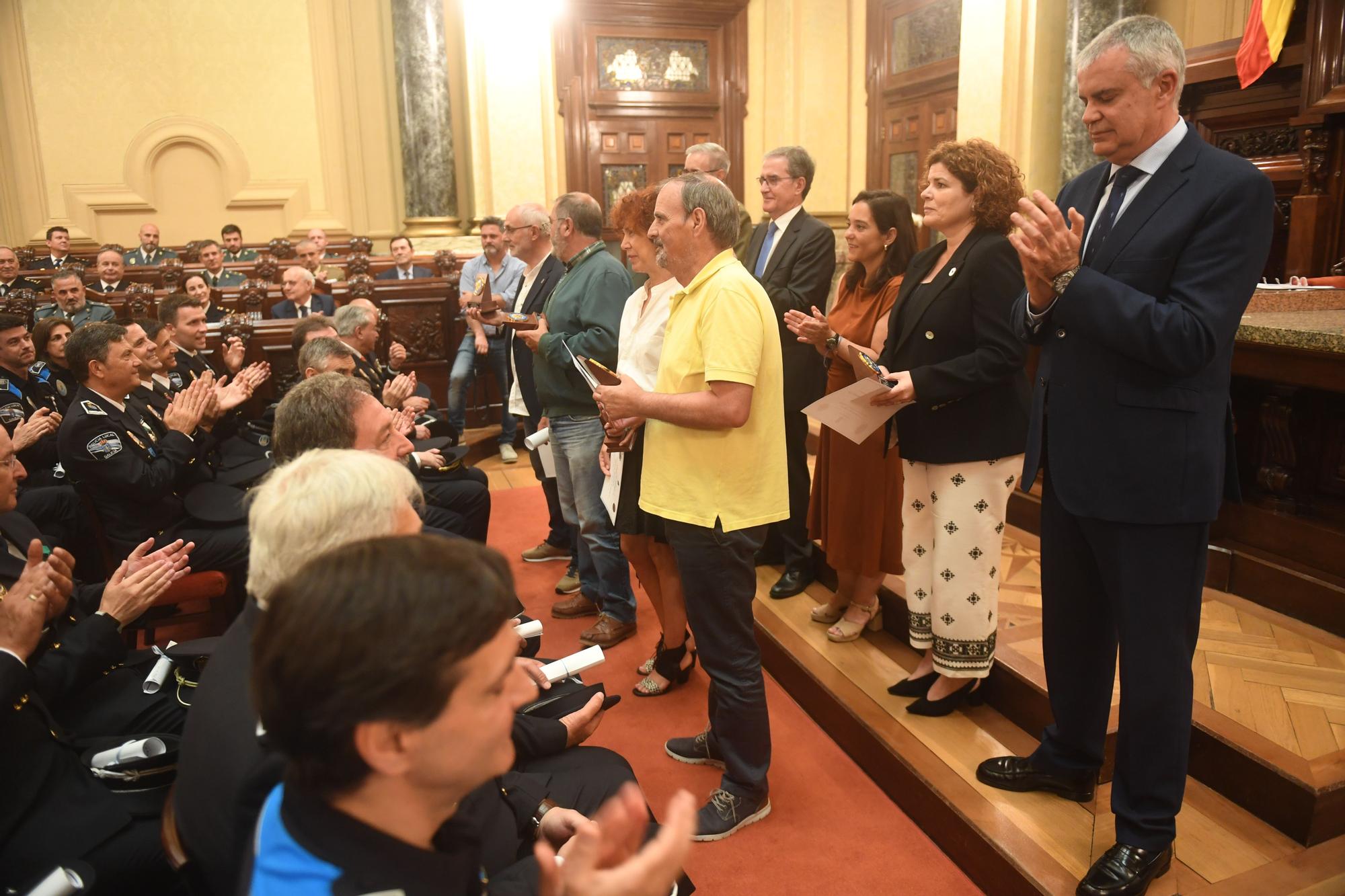 Homenaje a los policías locales de A Coruña que llevan 20 años en el cuerpo