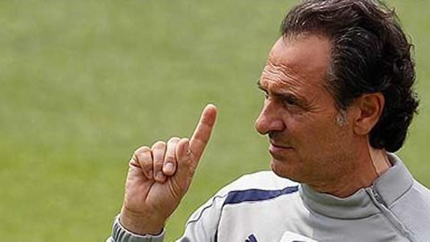 Cesare Prandelli con Italia.