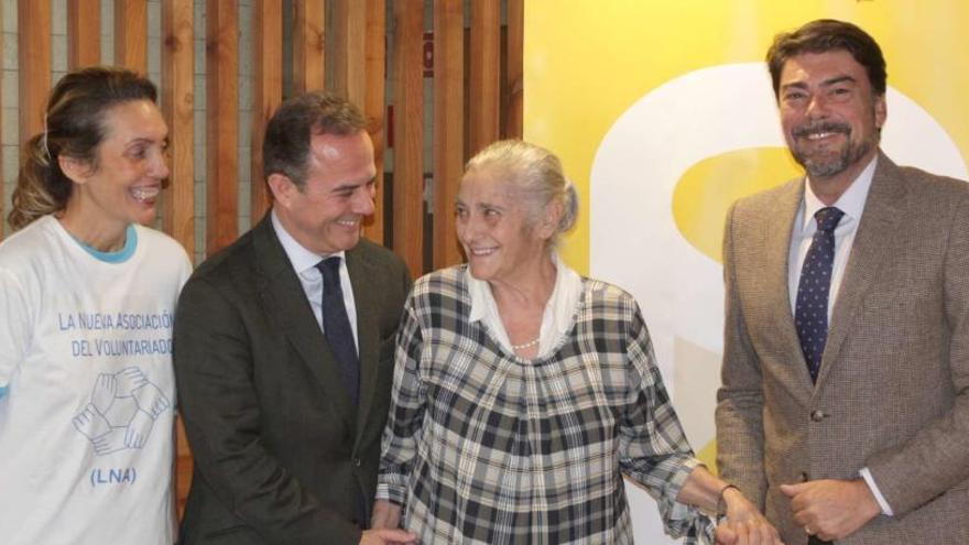 Los concejales Barcala y Castillo, con dos organizadoras del congreso