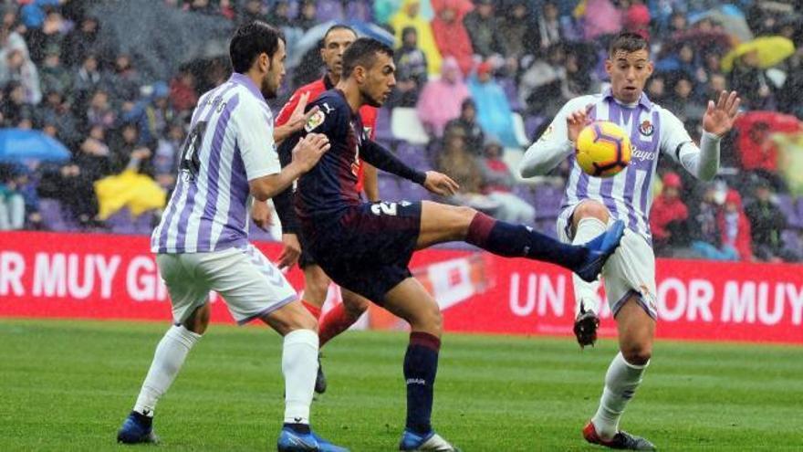 Valladolid y Eibar empatan sin goles en un choque intenso