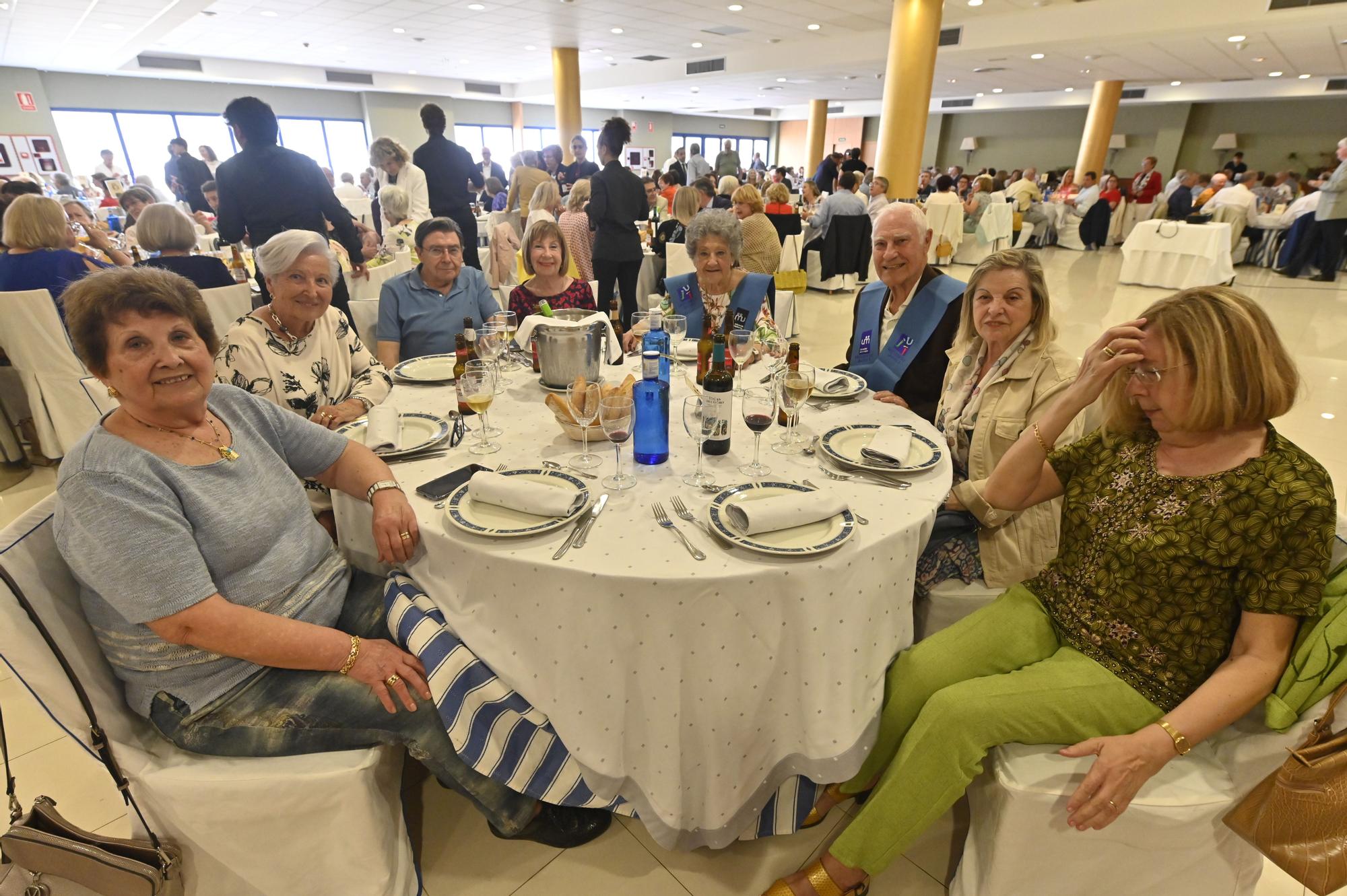 Los mayores universitarios de Castellón celebran una comida de hermandad