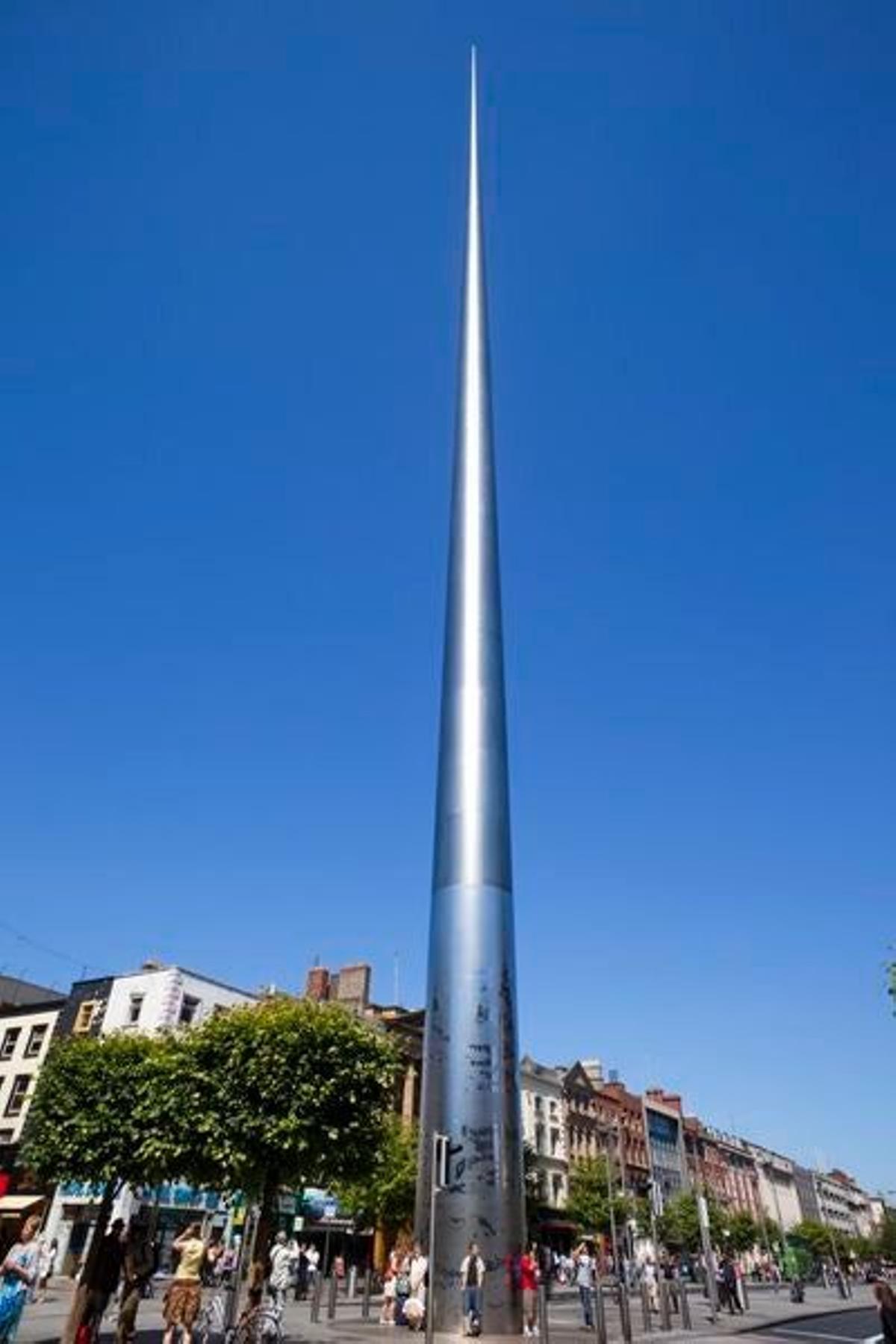 Monumento de la luz construido por el arquitecto Ian Ritchie