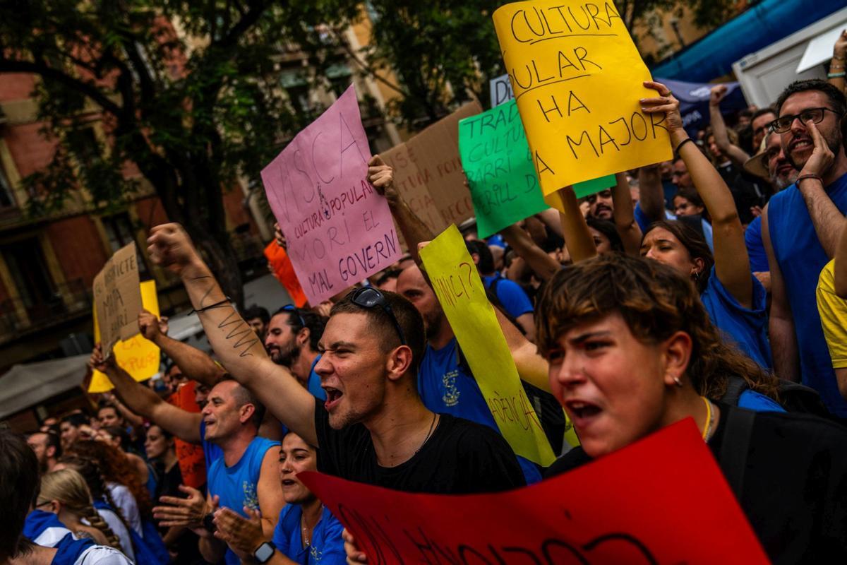 Las colles de Gràcia no han llegado a un acuerdo antes del pregón de la Fiesta Mayor, con lo que los actos de cultura popular quedarían desconvocados en los próximos días.