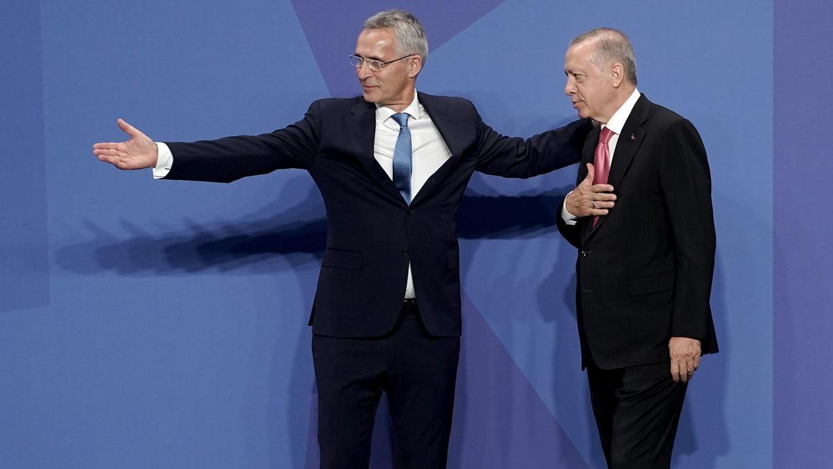 Jens Stoltenberg y el líder turco, Recep Tayyip Erdogan, en la cumbre de Madrid, en junio de 2022. José Luis Roca