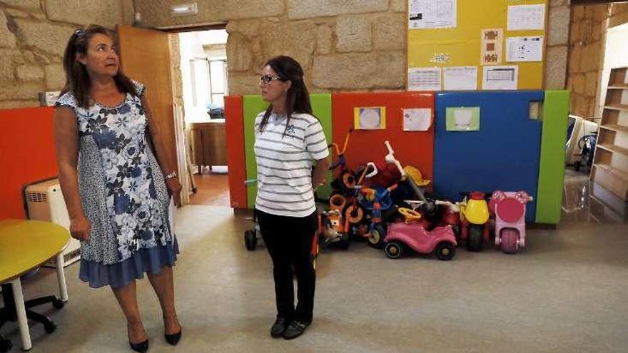 Ana Ortiz durante su visita a la Escuela Infantil de Poio. // R. V.