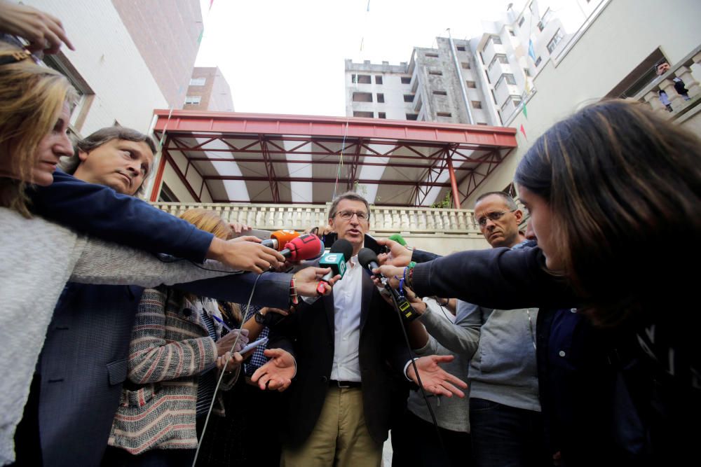 La jornada electoral terminó con la celebración de la victoria en el 25S en Santiago pero empezó muchas horas antes en Vigo cuando ejerció su derecho al voto.