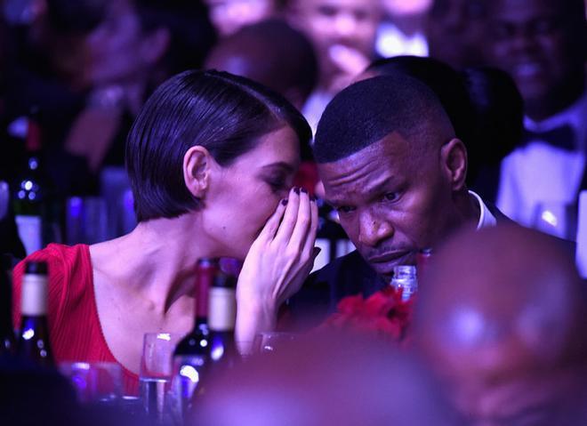 El secreto de Katie Holmes a Jamie Foxx en la pre fiesta de los Premios Grammy