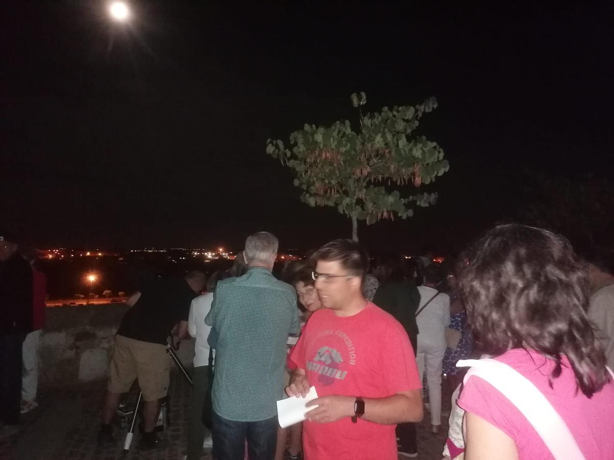 Obaservación de la luna y Saturno en el mirador del Troncoso, organizada por la Agrupación Zamorana de Astronomía.