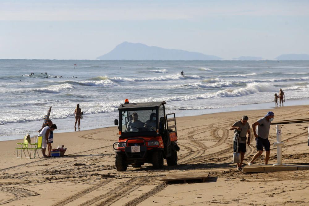 La tormenta destroza y engulle las playas de Valencia