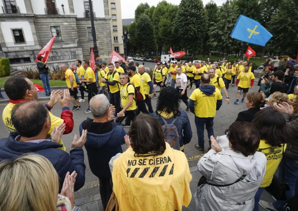 LLegada de los trabajadores de Alcoa a Oviedo.