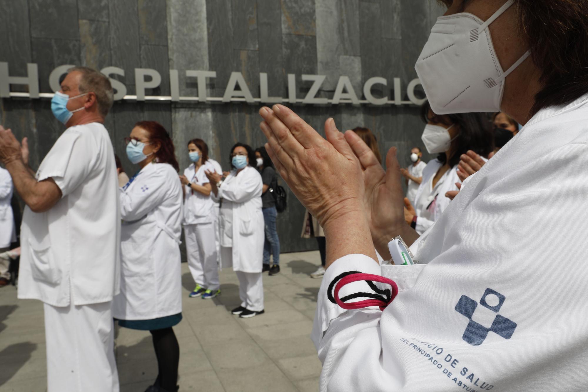 Homenaje de los sanitarios del HUCA a la compañera fallecida por covid