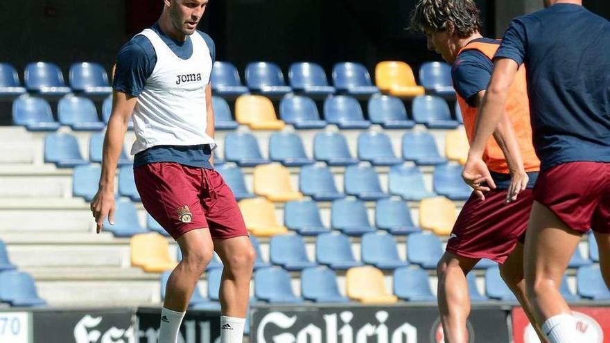 Goldar, en un entrenamiento con el Pontevedra. // Rafa Vázquez