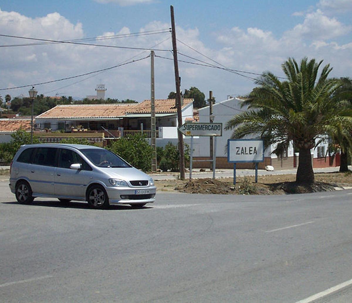 Acceso a la pedanía pizarreña de Zalea.