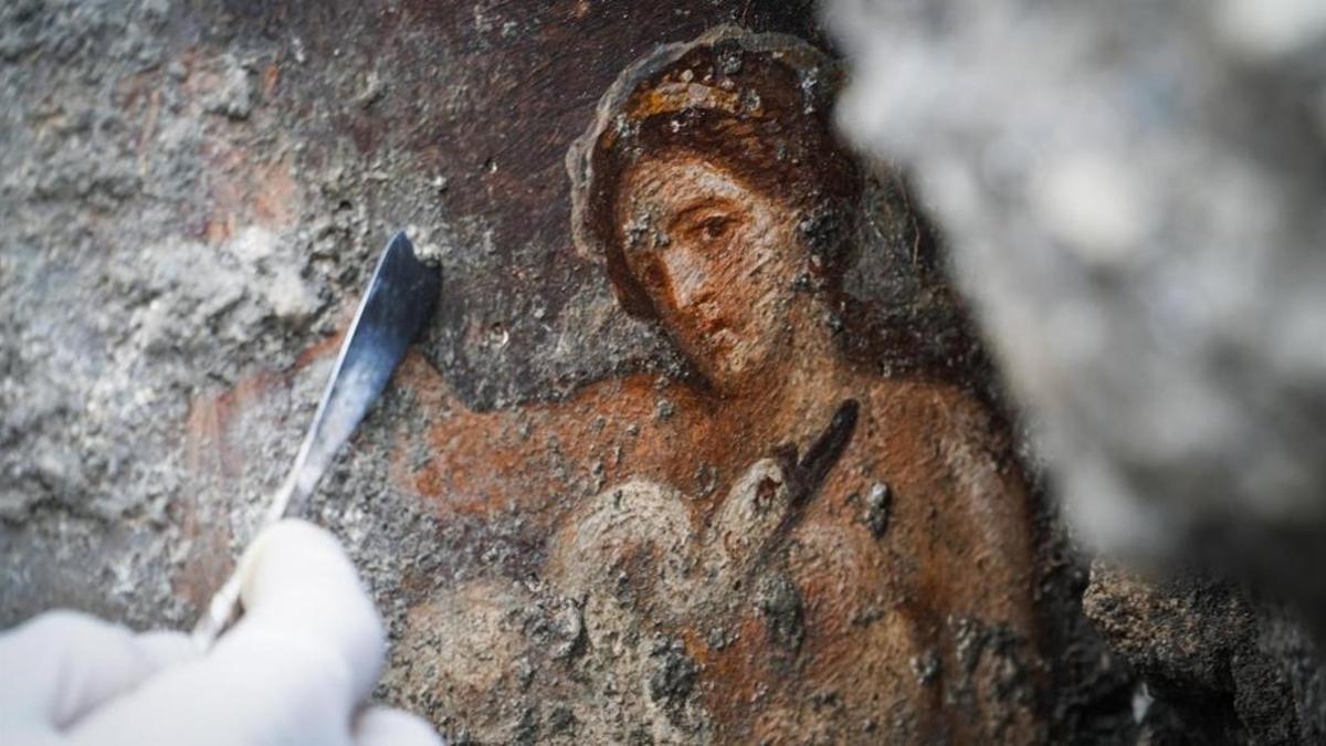 El fresco de &quot;Leda y el cisne&quot; reaparece en Pompeya.