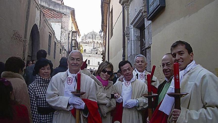 La familia Crespo un Miércoles Santo en la rúa de los Notarios.