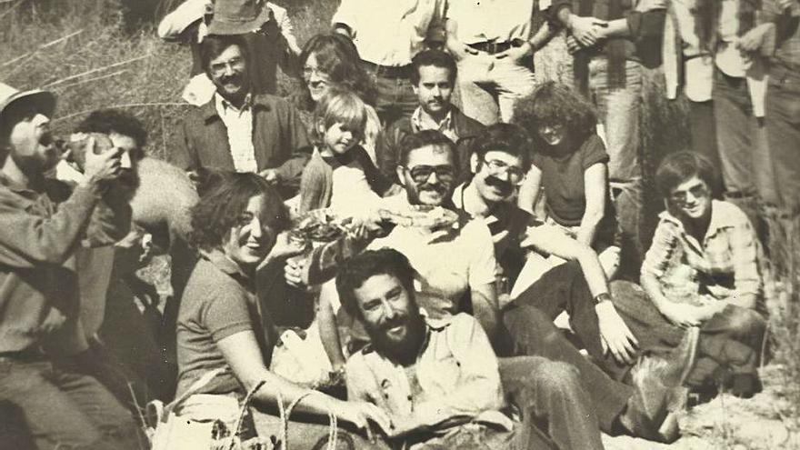 Damián González junto a otros profesores y amigos, en los años 70. | INFORMACIÓN