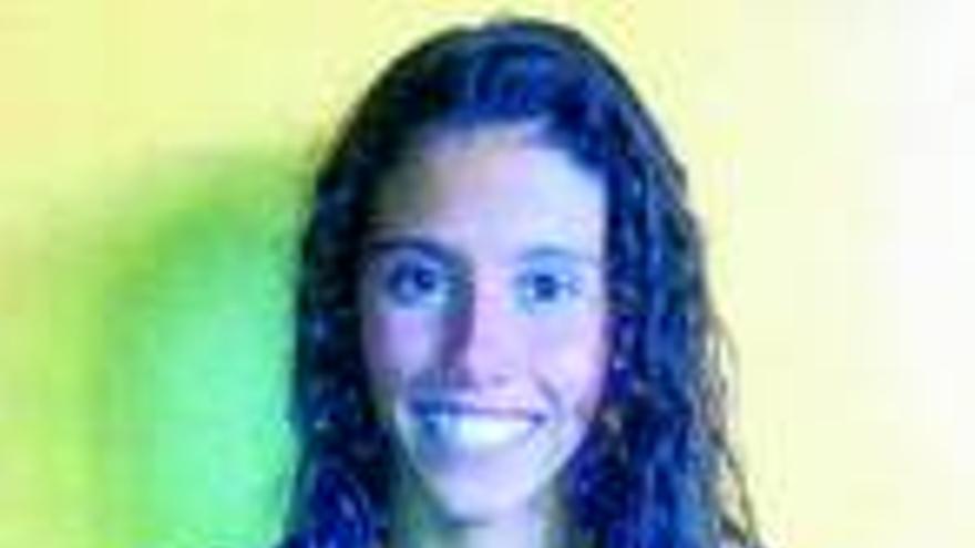 Estela González, del CN Lares, se cuelga el bronce en los 100 braza