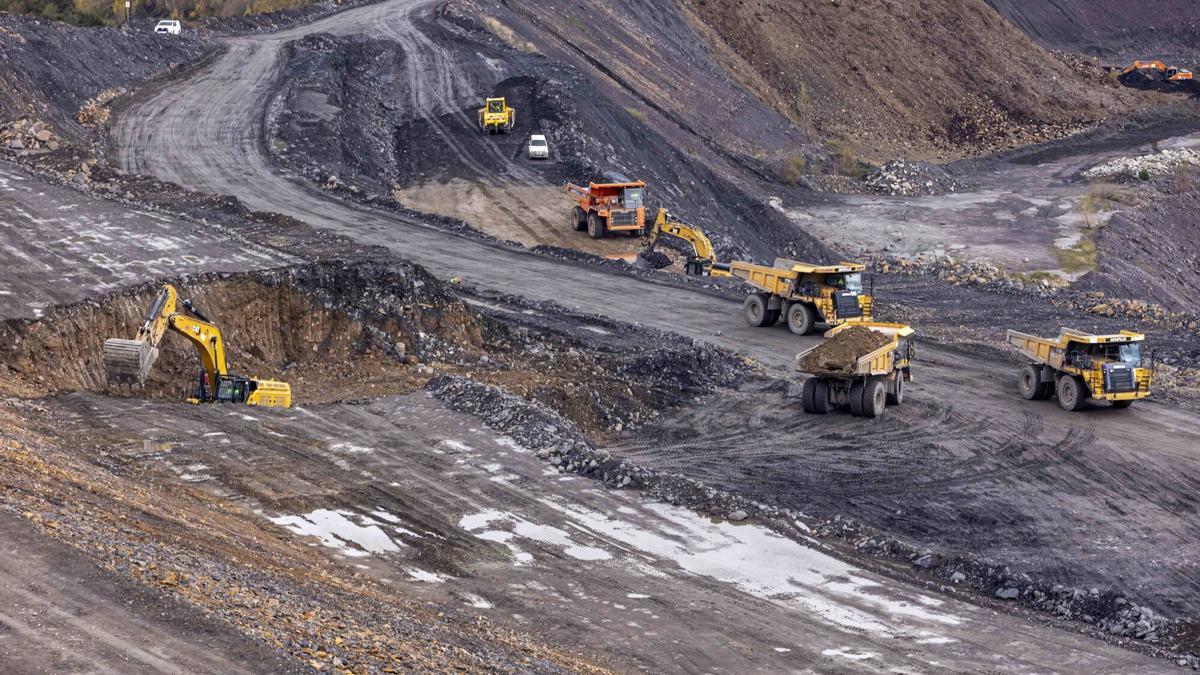 Trabajos en la antigua mina a cielo abierto de Tormaleo, en una imagen de archivo.