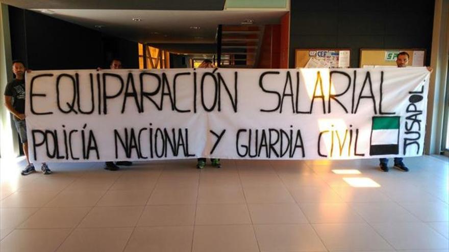 protesta en la comisaría de la policía nacional