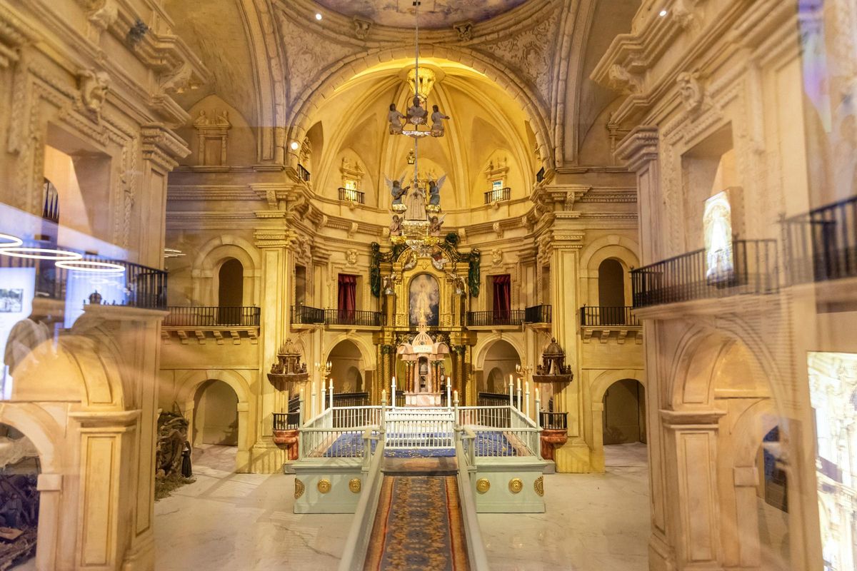 Maqueta del interior de Santa María expuesta en el Museo del Misteri