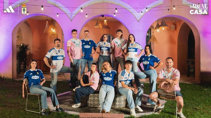 Las nuevas pieles azules son la leche: El Real Oviedo presenta sus tres nuevas equipaciones para la temporada 2026/27